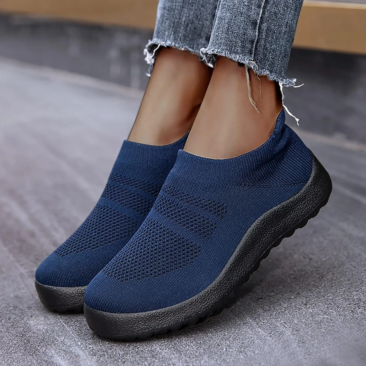 Fashion Spring and Summer Women Sports Shoes Flat Bottom Lightweight Slip On Fly Woven Mesh All Terrain Shoes
