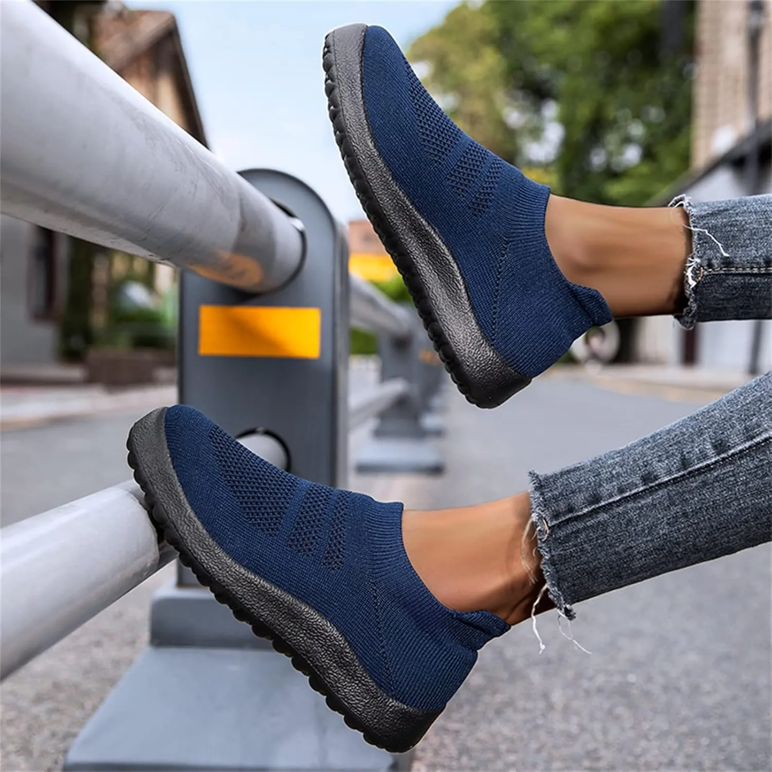 Fashion Spring and Summer Women Sports Shoes Flat Bottom Lightweight Slip On Fly Woven Mesh All Terrain Shoes