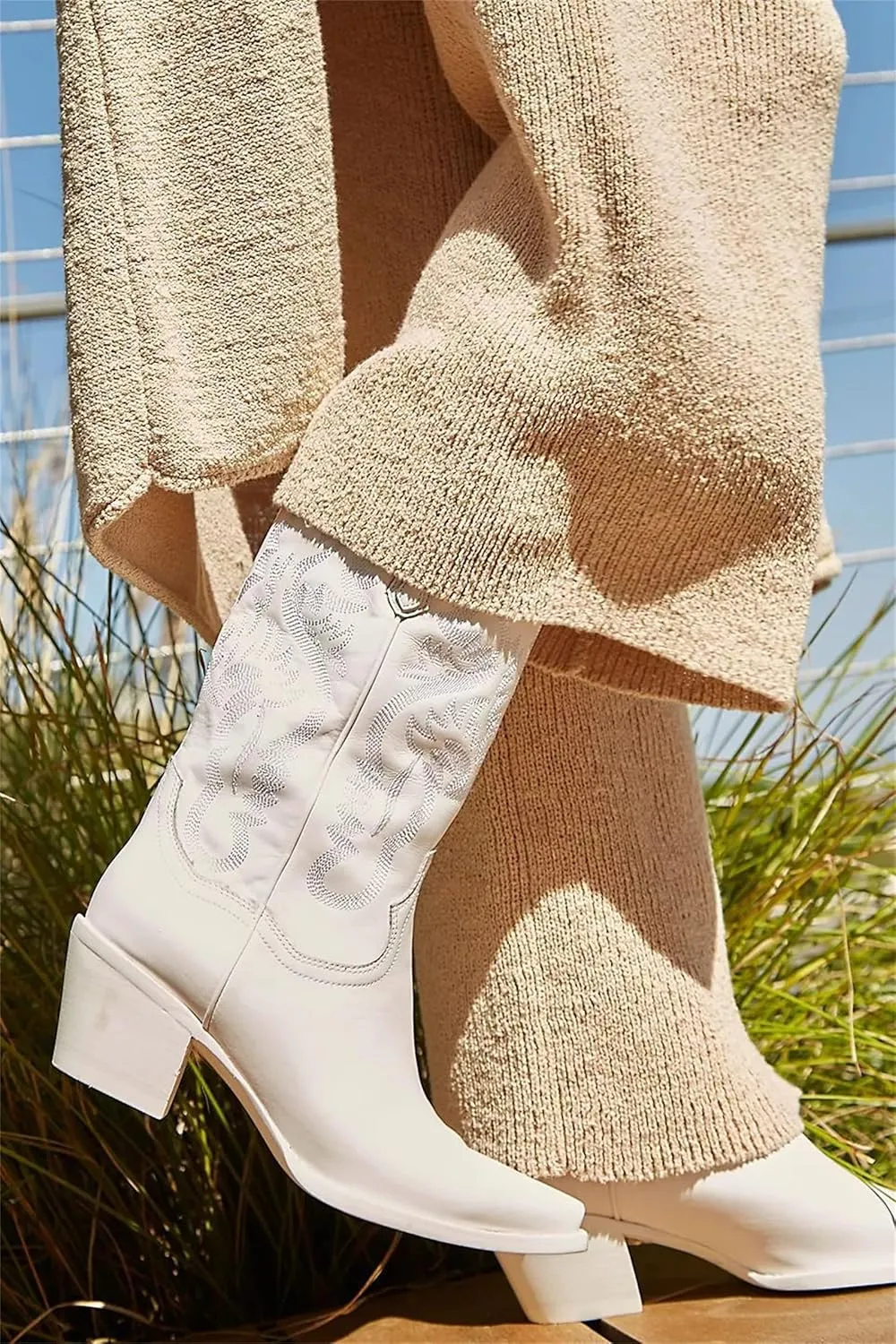 Lausiuoe Cowboy Boots For Women Knee High Wide Calf Western Cowgirl Boots Embroidered Pointed Toe Chunky Heel Retro Boot