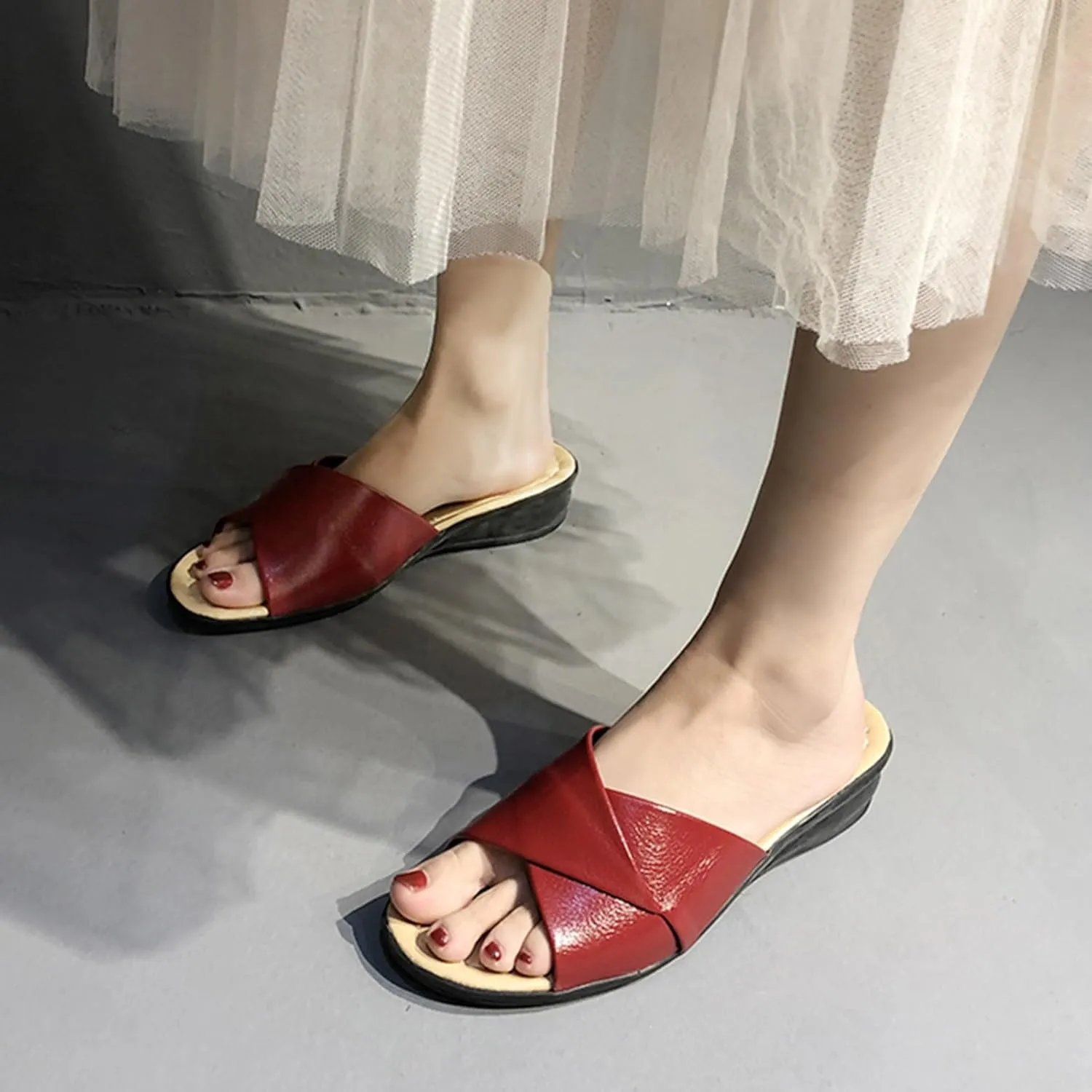 Women's Summer Fashion Leather Open Toe Cool Slippers Casual Comfortable Outdoor Beach Adult Character Slippers Women