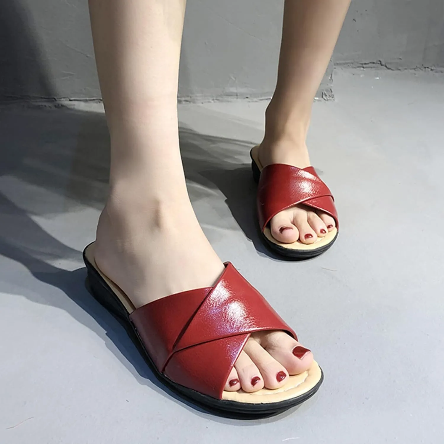 Women's Summer Fashion Leather Open Toe Cool Slippers Casual Comfortable Outdoor Beach Adult Character Slippers Women